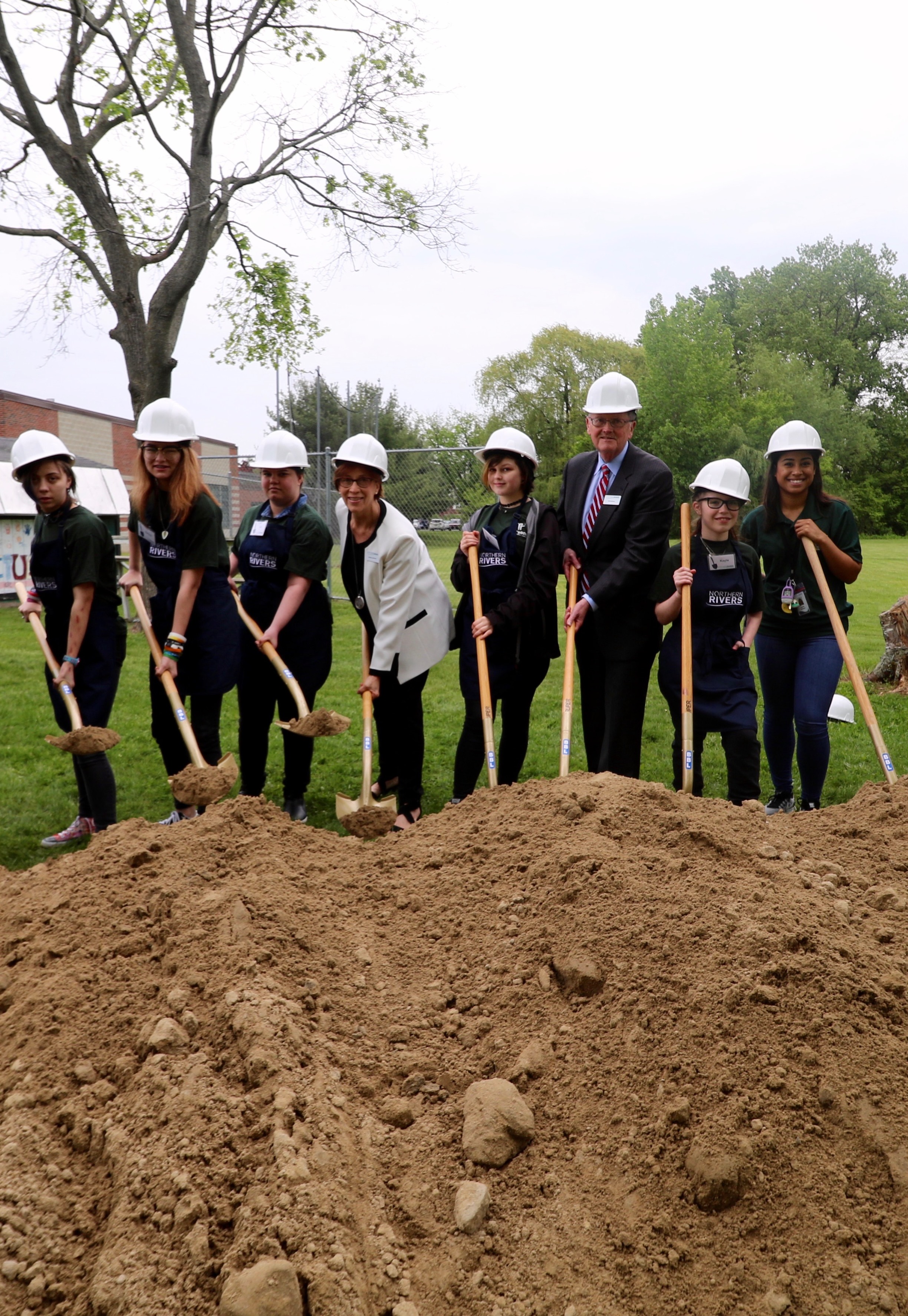 kids and shovels.jpg